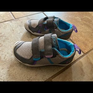 Brand new size 10 toddler plae shoes